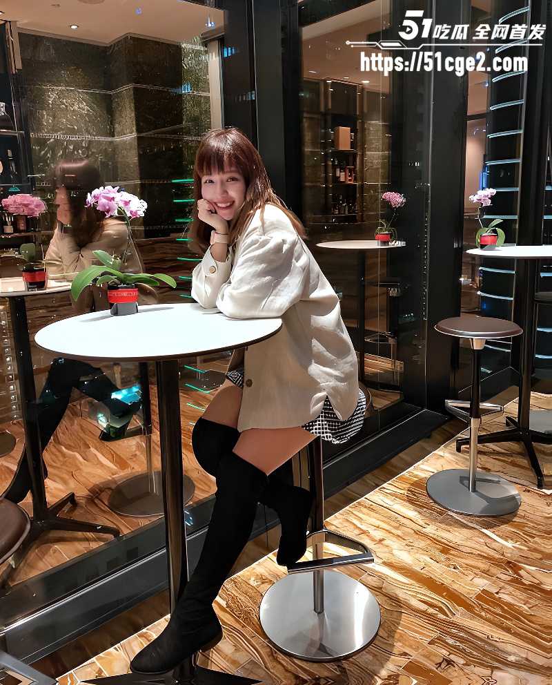 网友独家曝光 约炮大神酒店约操巨乳幼师 2 网友独家曝光 约炮大神酒店约操巨乳幼师 2