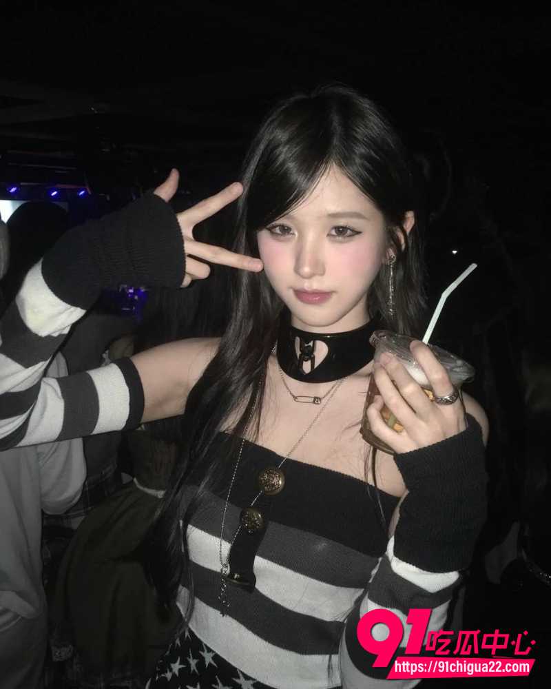 井川里予海外晒吸烟照 3