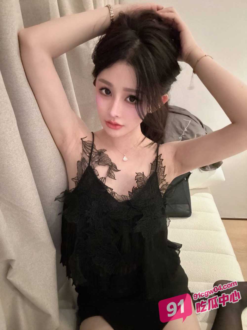 为了勾引老板 onlyfans网红kyubunx晃动大奶 在家拿出假鸡巴操逼拍视频 配图2