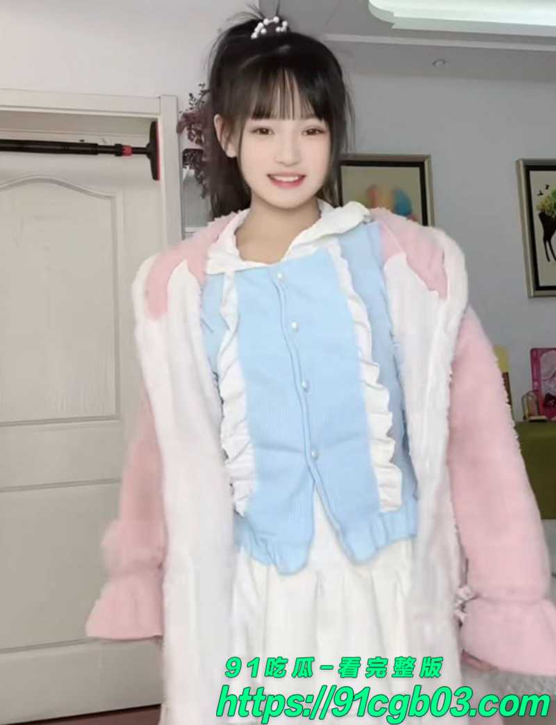 清纯萌妹刘雨萱 自拍热舞视频 眼神纯真却带一丝野性 不知道以后沦为谁的胯下母狗！