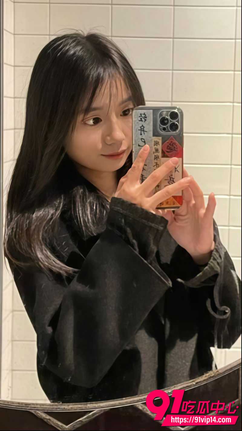 反差眼镜成人女大 在家无聊发骚自慰 火辣炮架身材展示骚逼 完整自拍曝光!