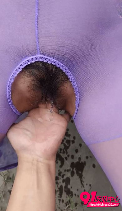 大胸嫂子会喷水野战视频12
