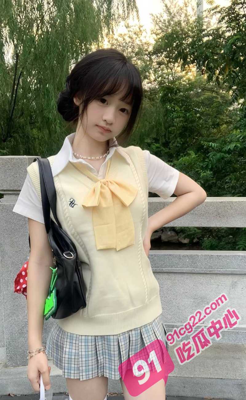 马桶上的JK骚女儿～自觉的抬起屁股让爸爸后入