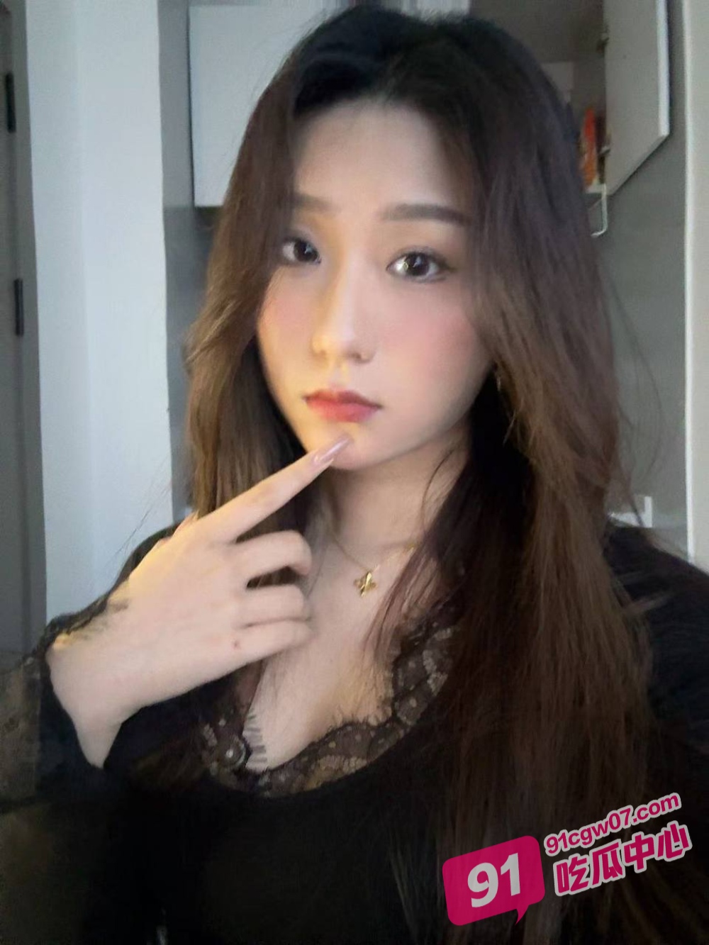 户外约炮极品少妇 御姐级白虎尤物当场被扒光 俩人激情野战 暴露母狗本性 配图2