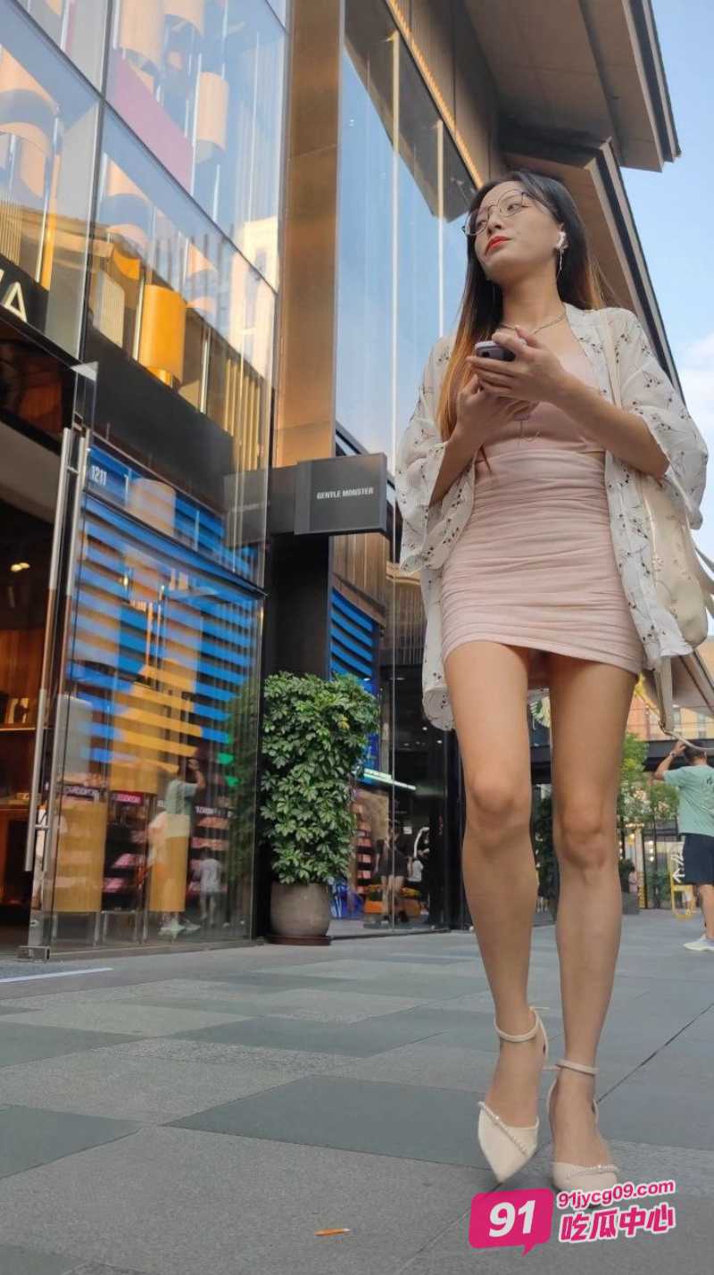 最新抄底合集真空美女 公共场所一线天春光 商场偷拍裙底刺激视频