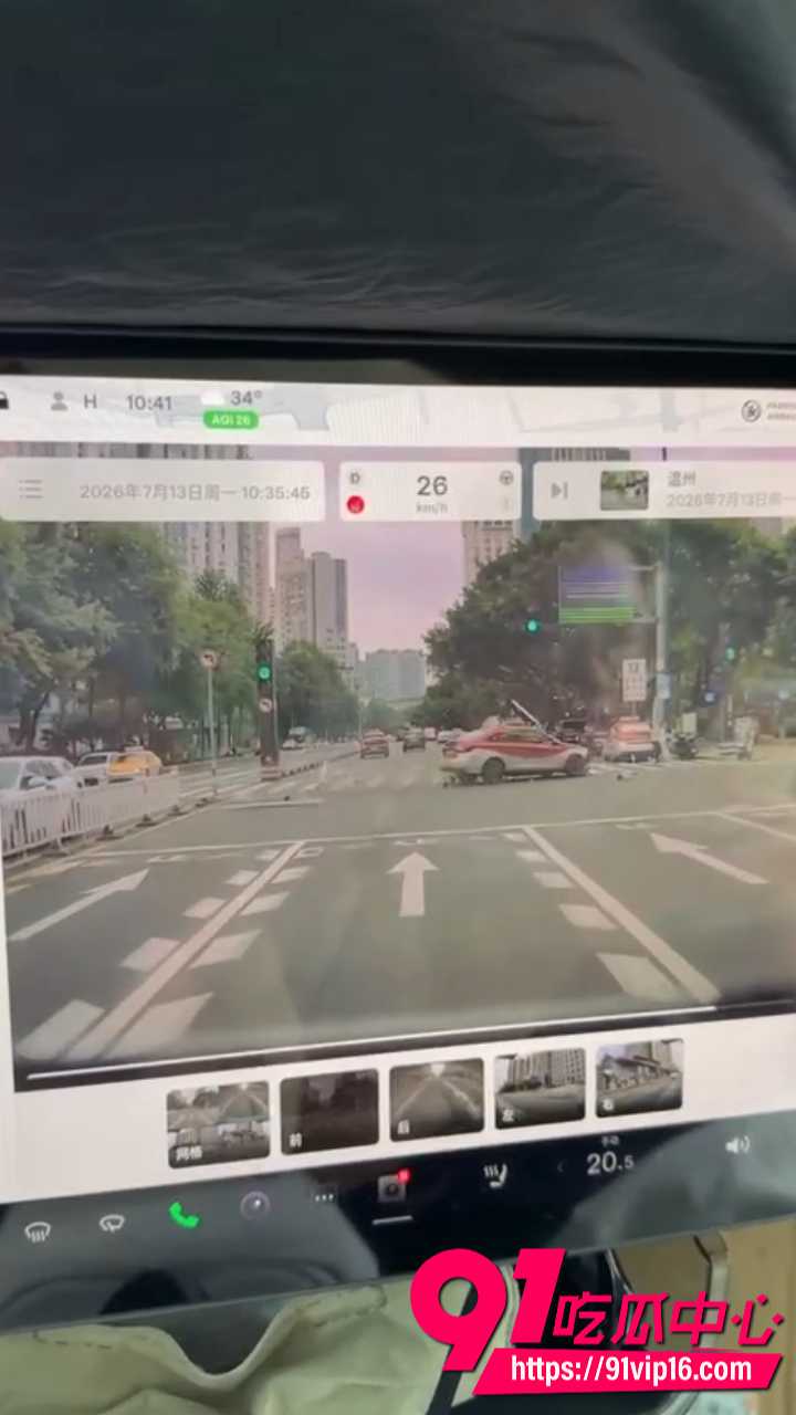 温州出租车超速撞人1