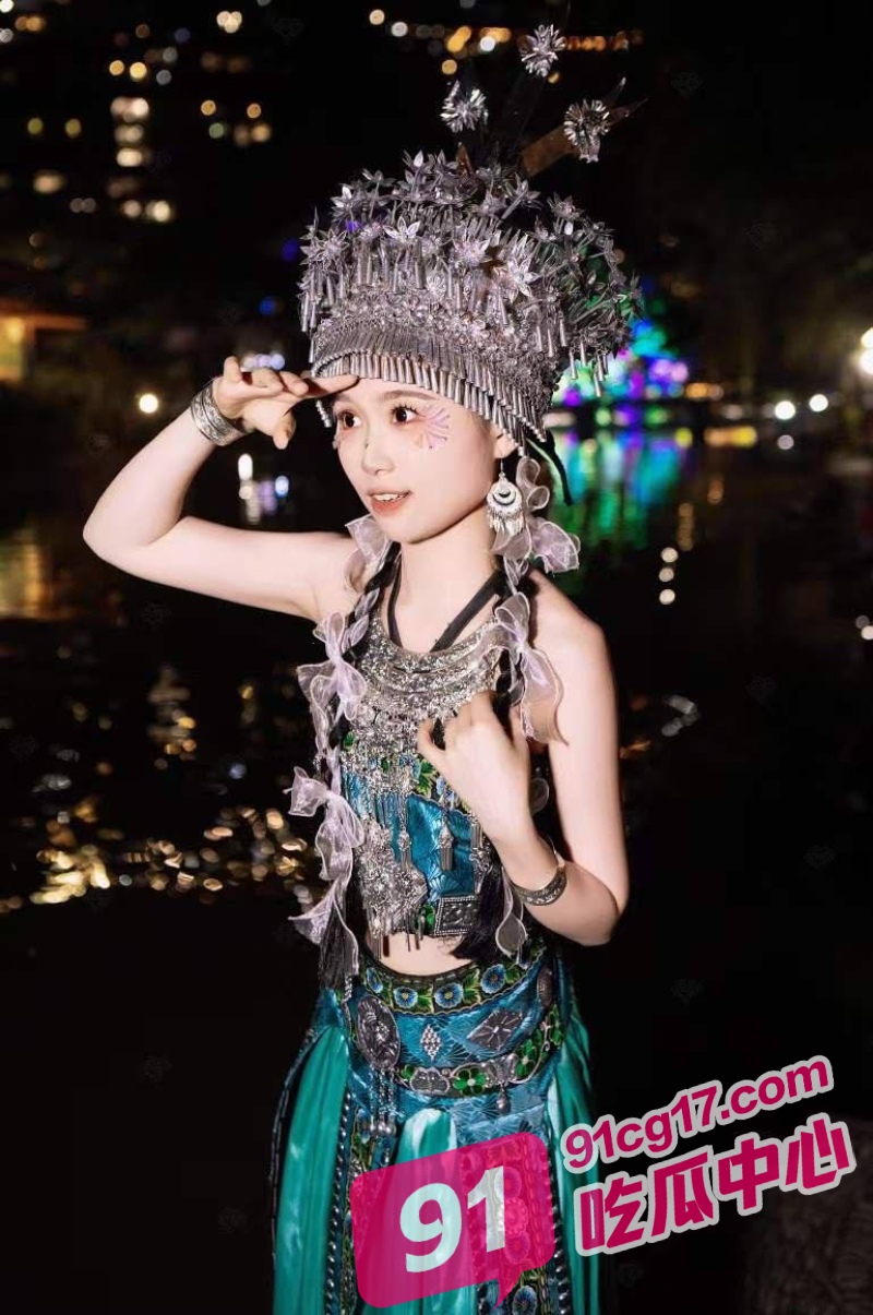 苗族姑娘11分钟完整版 穿着苗族服饰 给你不一样的体验