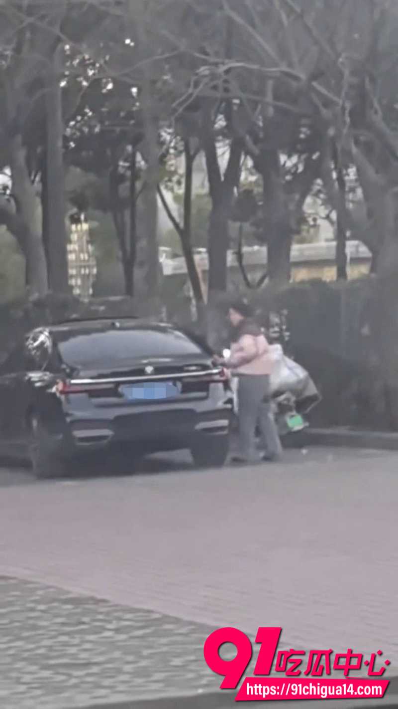 瓜友投稿路边偶遇最新嫖娼方式骑电动车上门路边车震5 瓜友投稿路边偶遇最新嫖娼方式骑电动车上门路边车震5