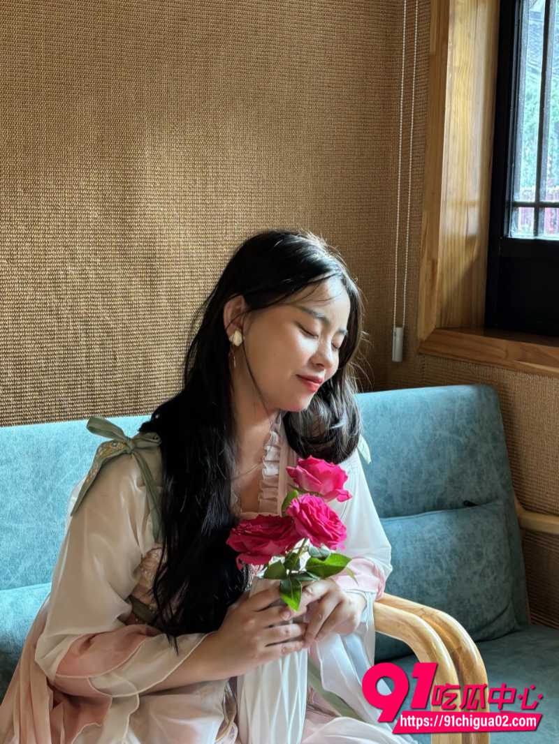乐山幼师牟文倩原档私密视频遭男友泄漏 反差婊子床上露脸做爱后入浪叫不止！