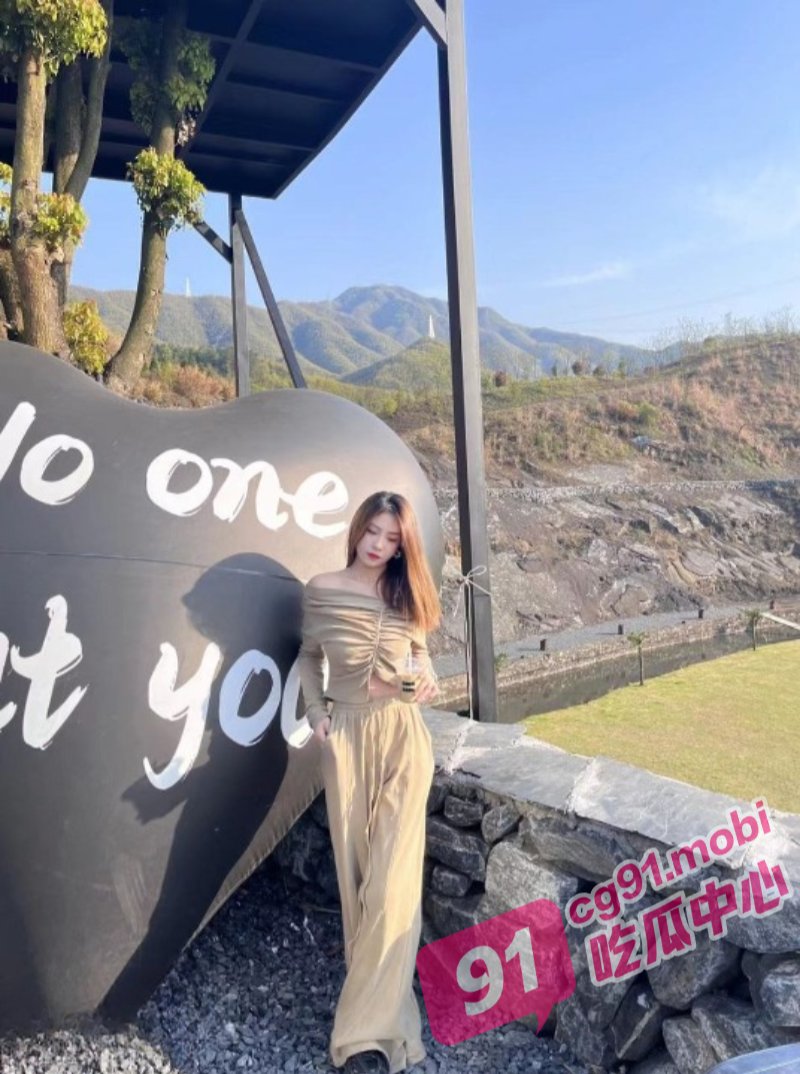 不知羞耻的南京女大学生～美女与社会纹身男友各种场合性爱自拍不雅视频曝光！
