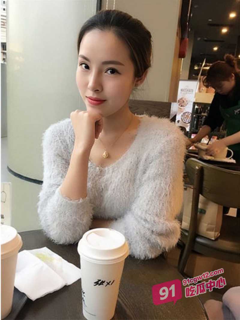 安徽美艳骚妇刘美辛医院打炮！仙姿玉色的骚货少妇 医院独立病房与院长调情后激情做爱！ 配图