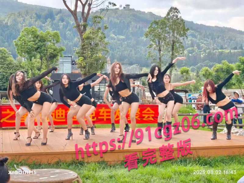 凯迪拉克车友会淫乱现场~性感女技师给车主露天足疗SPA