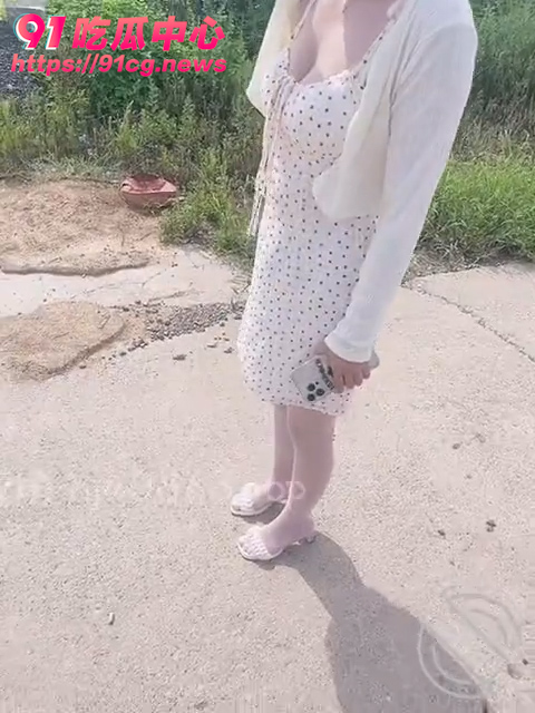 兄妹乱伦 我和妹妹在玉米地的故事! “哥 能不能轻一点”