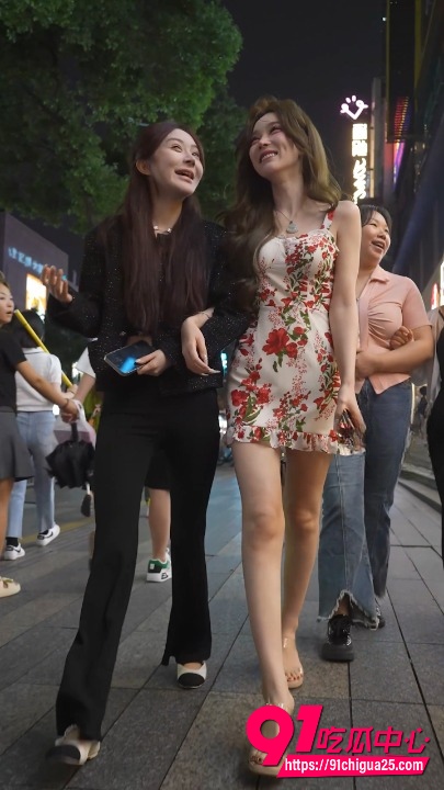 街拍抄底高颜值网红2