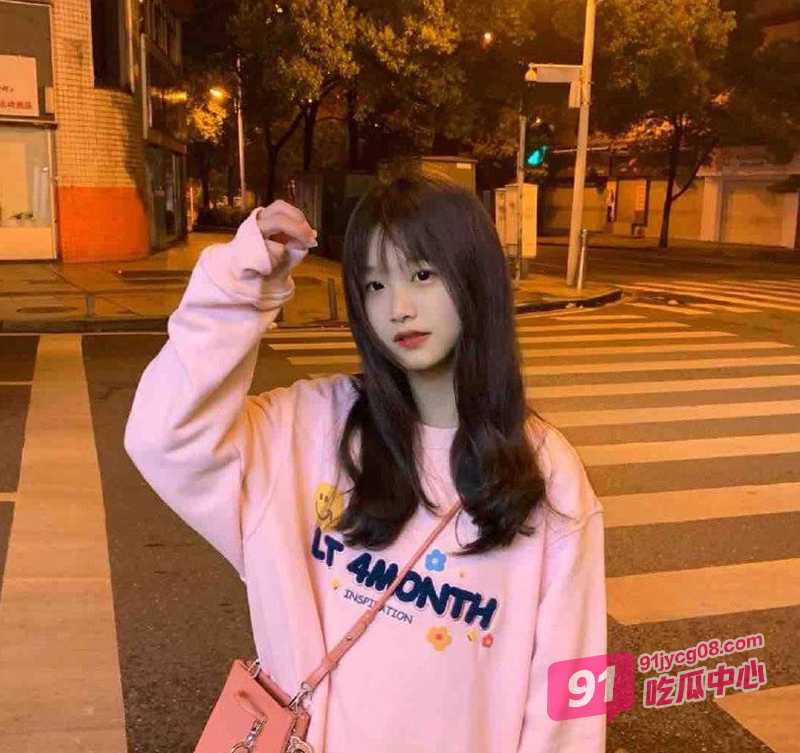 湖南株洲学生妹张双艺 可爱少女公交车口交事件完整版视频泄密！ 配图