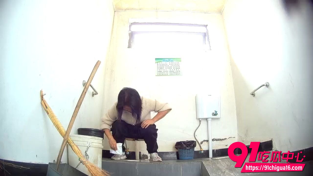 女厕偷拍神作6 女厕偷拍神作6