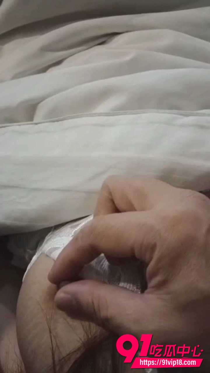 海角大神我和表姐的那些事新作 巨乳表姐主动来找我做爱 无套爆操表姐粉嫩骚穴