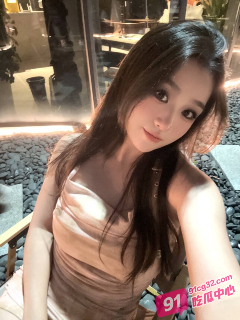 探花男给富婆当姘头 不仅偷拍还偷钱 ！可怜人傻钱多的富婆钱肉两空！