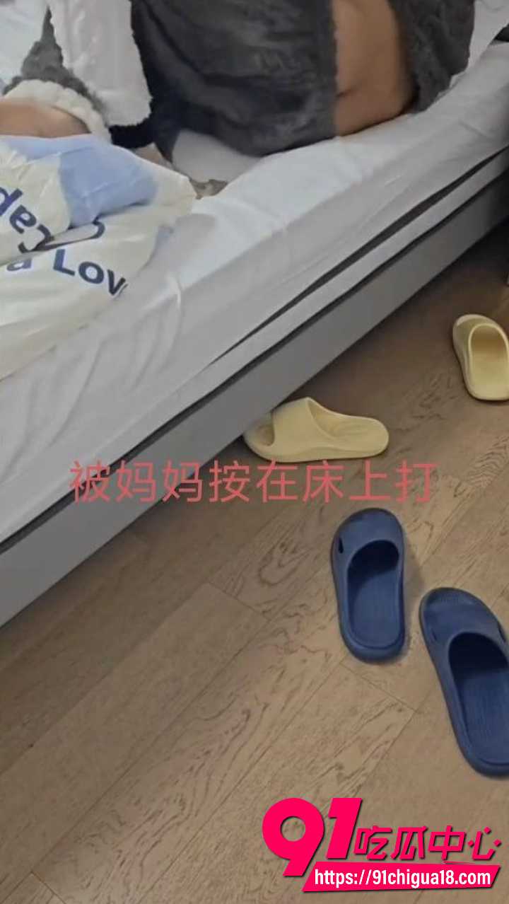 儿子偷拍妈妈洗澡后直接床上强上11 儿子偷拍妈妈洗澡后直接床上强上11
