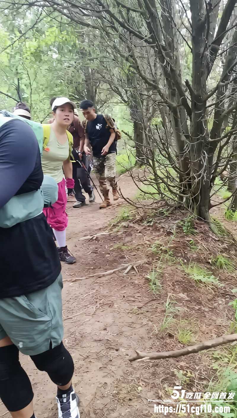 西安子午峪尖山男子上吊自杀01