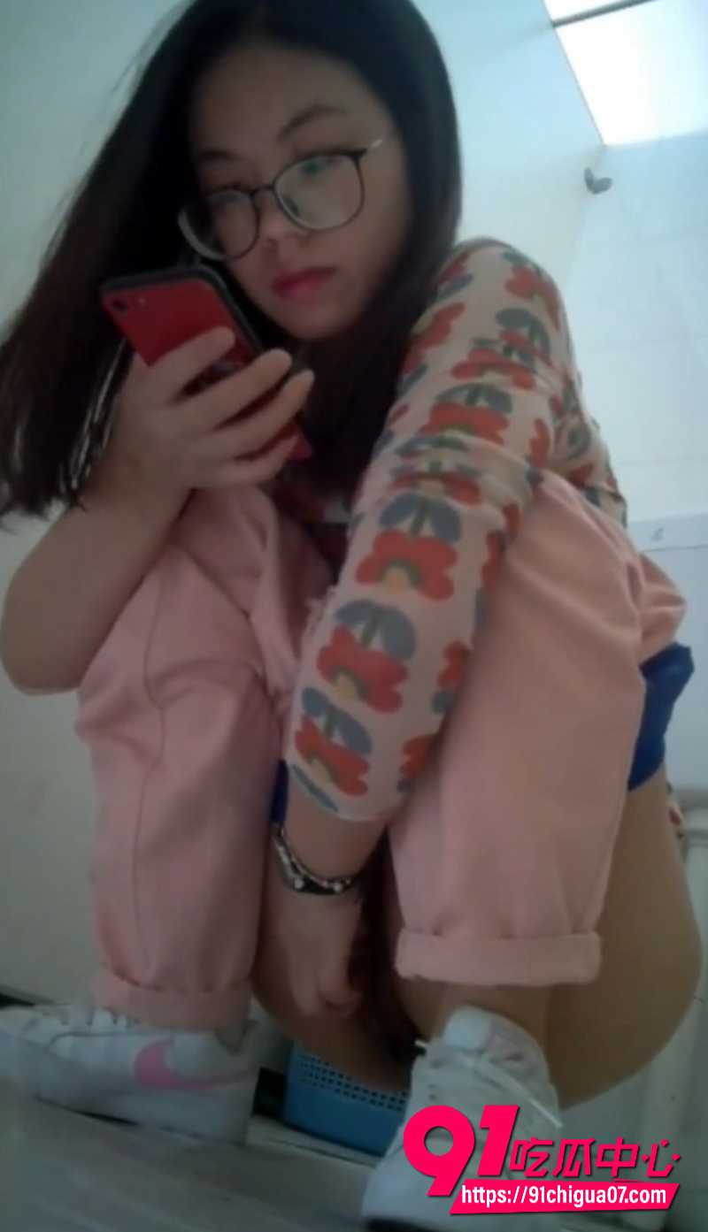 商场全景偷拍美女尿尿3 商场全景偷拍美女尿尿3