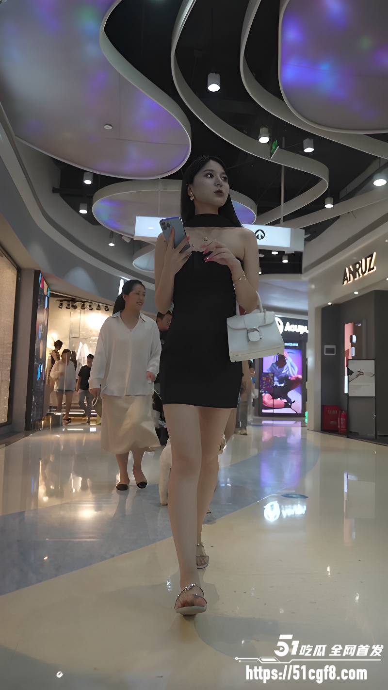 偷拍大神商场抄底多位美女 5 偷拍大神商场抄底多位美女 5