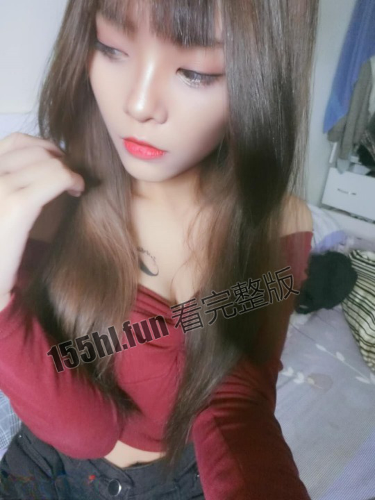 极品反差婊 精神小妹玩户外 公交车露出 厕所全裸展示 家中自慰