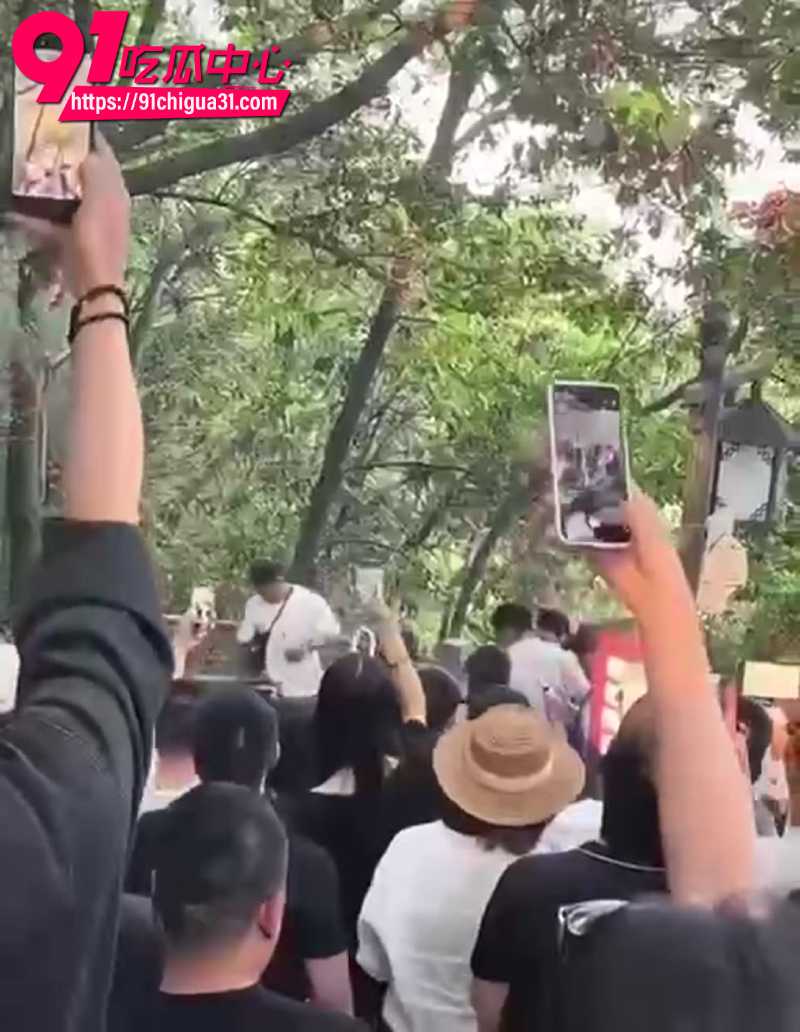 杭州北高峰抓奸大瓜小伙勾引女友闺蜜偷情被女友抓奸4 杭州北高峰抓奸大瓜小伙勾引女友闺蜜偷情被女友抓奸4