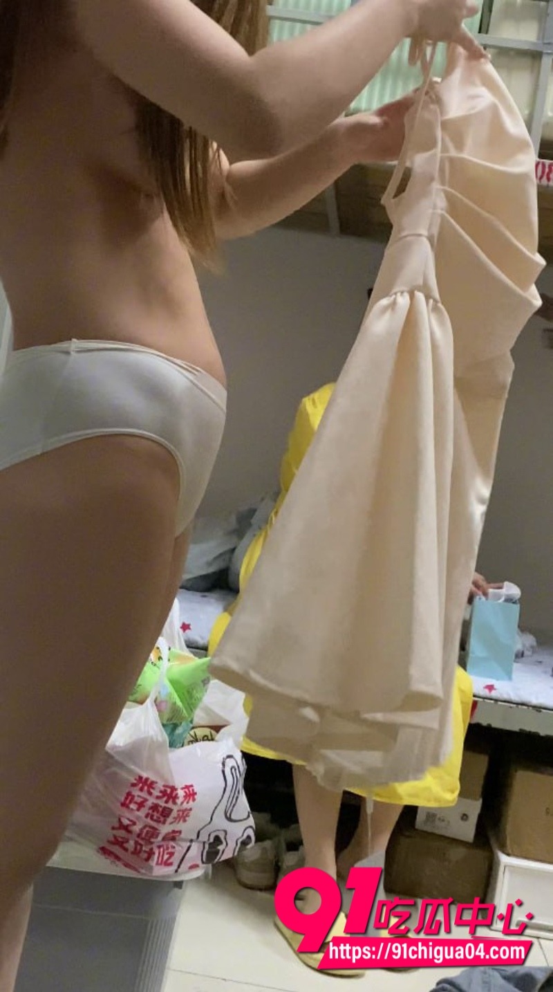 重磅流出!学生宿舍偷拍舍友 !原档7 重磅流出!学生宿舍偷拍舍友 !原档7