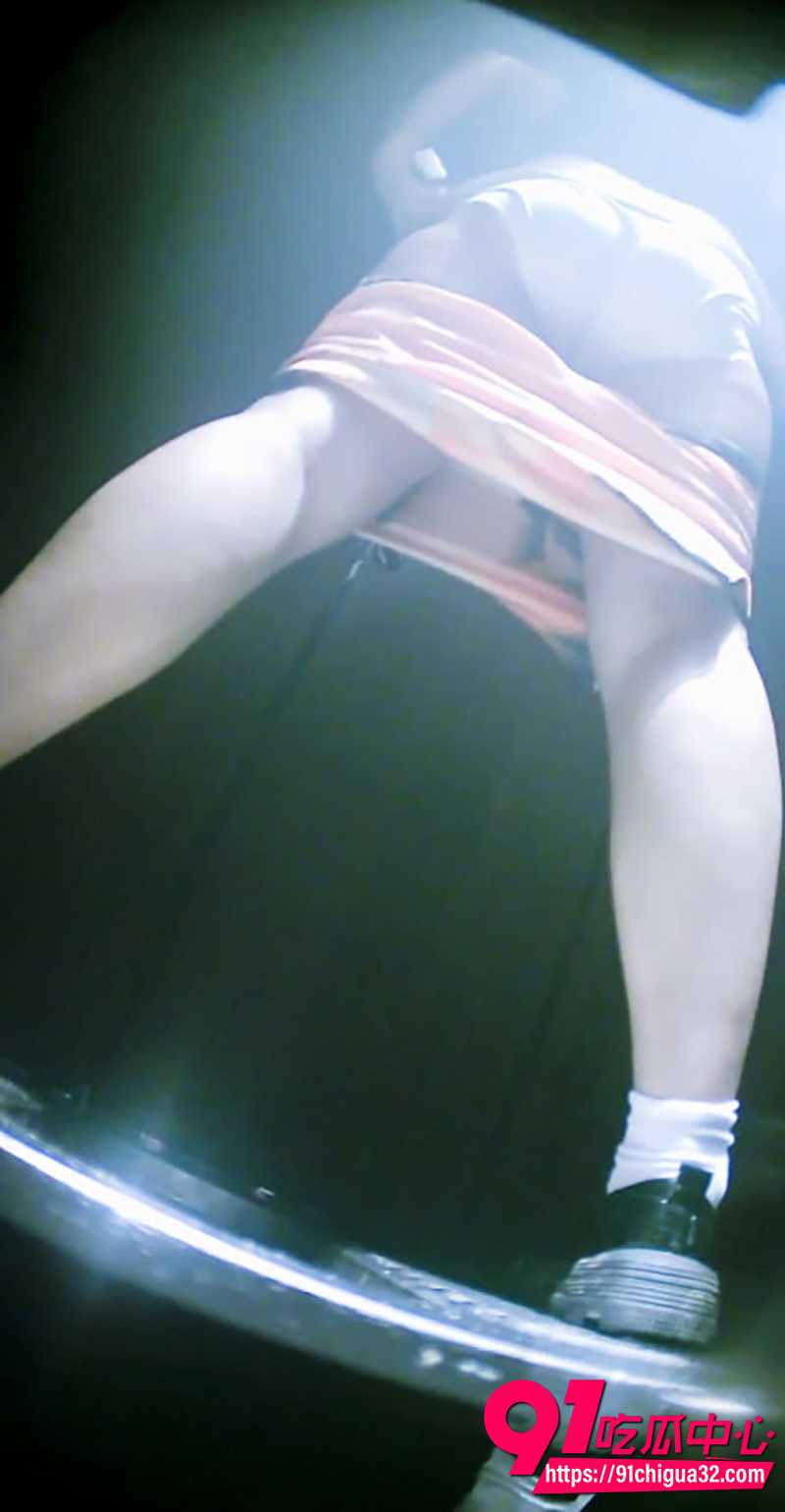 夜总会女厕偷拍 5 夜总会女厕偷拍 5
