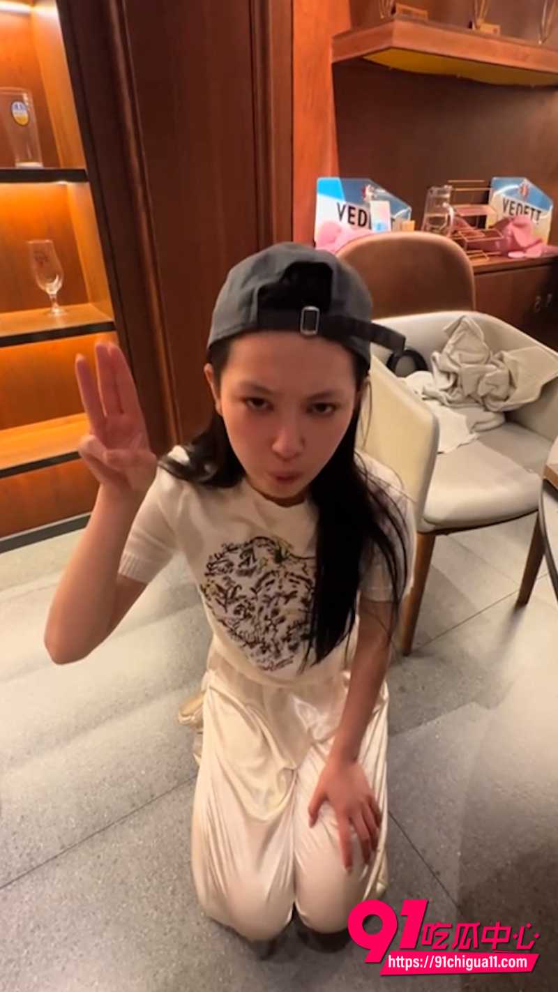 王晓迪出轨被劳斯莱斯大哥抓奸在床3