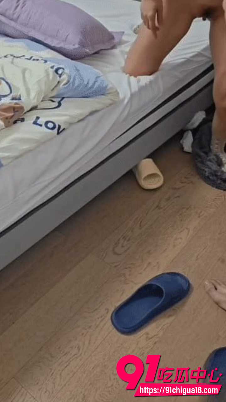 儿子偷拍妈妈洗澡后直接床上强上10 儿子偷拍妈妈洗澡后直接床上强上10