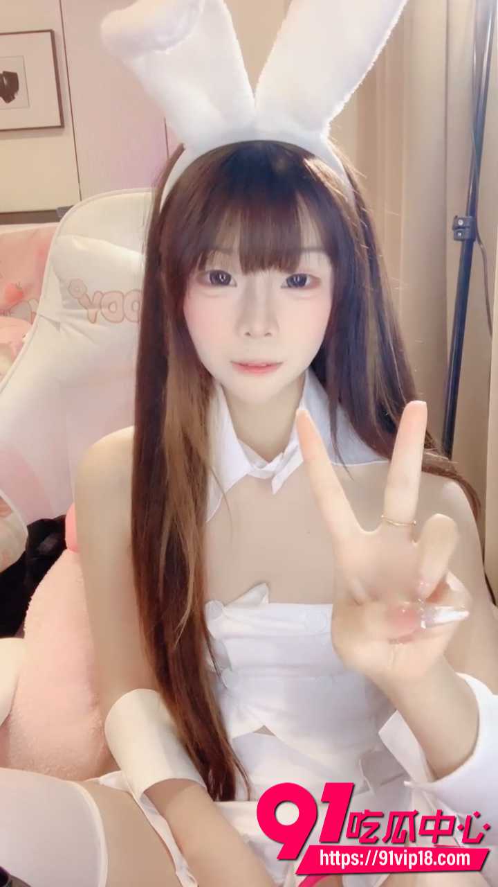 呆呆小奶萝自慰喷水2