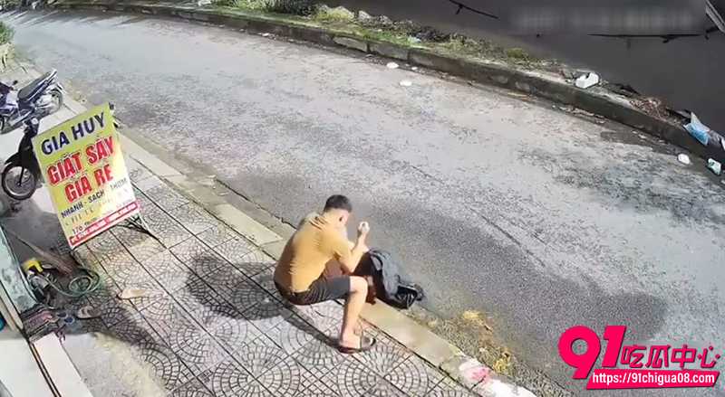越南男子疯狂捅人 6 越南男子疯狂捅人 6