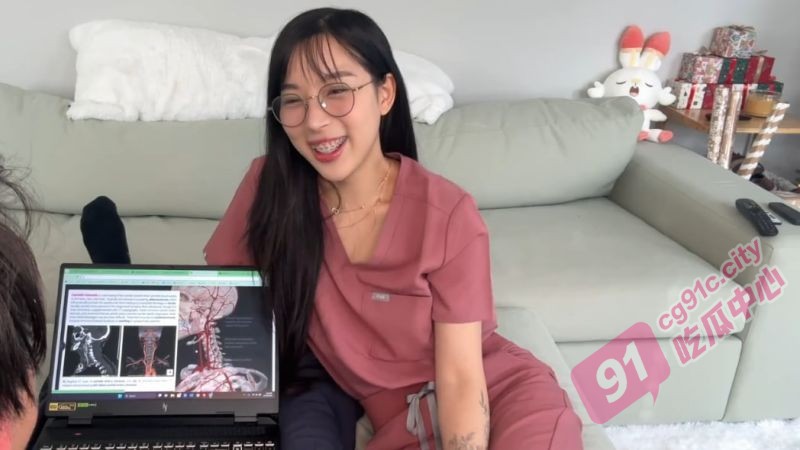 韩国人气正妹Elle Lee~医学院女学生为了毕业  用身体与导师交换学分！