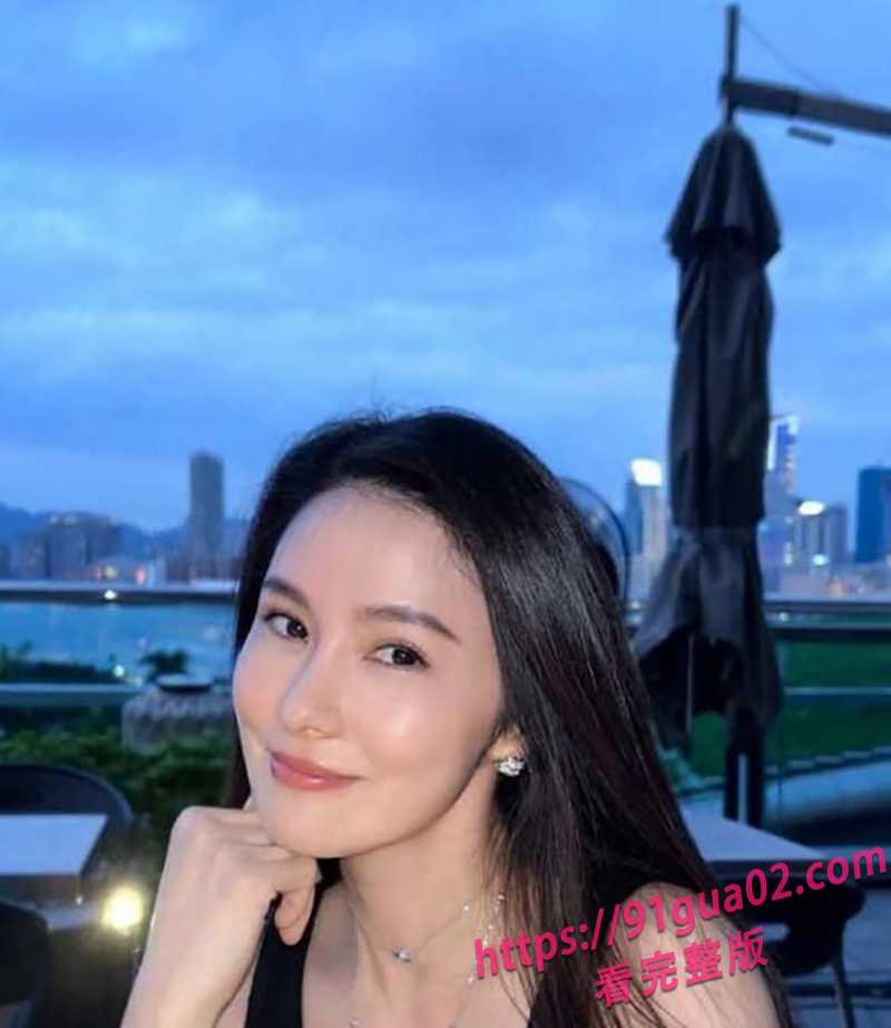港大才女镜头下的反差诱惑 身材气质双满分
