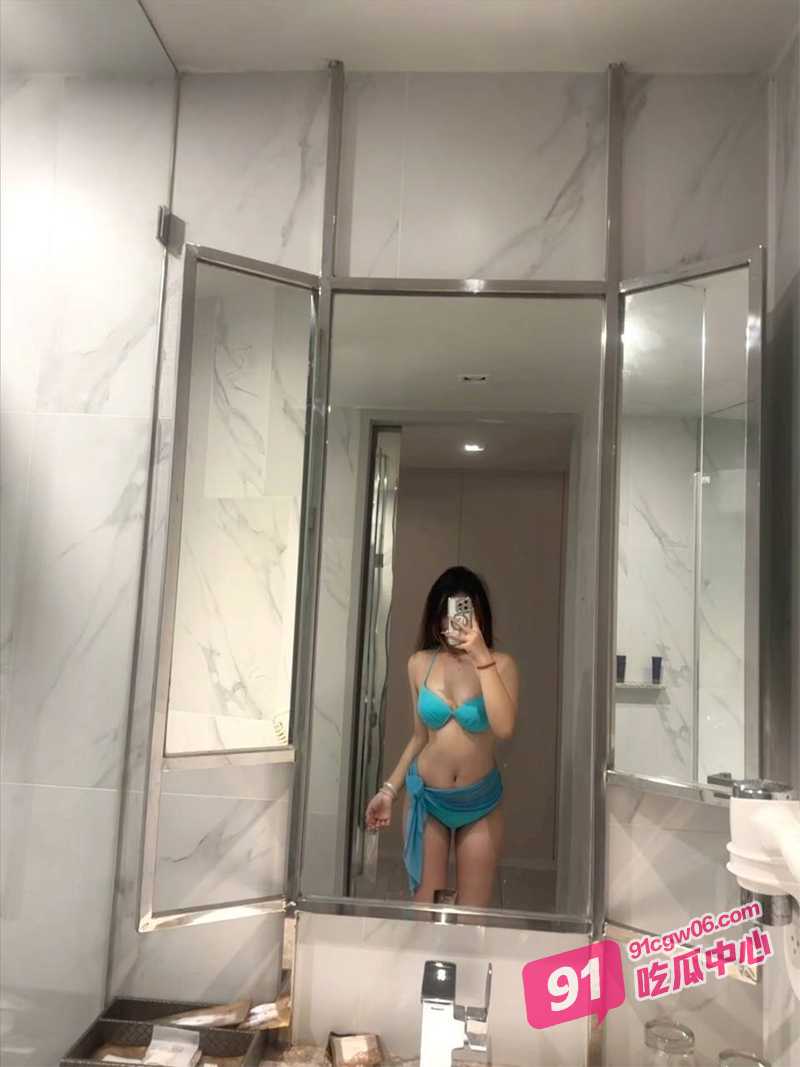 野模LiLi 史无前例大尺度私房写真 臀骚穴摆弄各种撩人姿势 唯美画面让人面红耳赤!