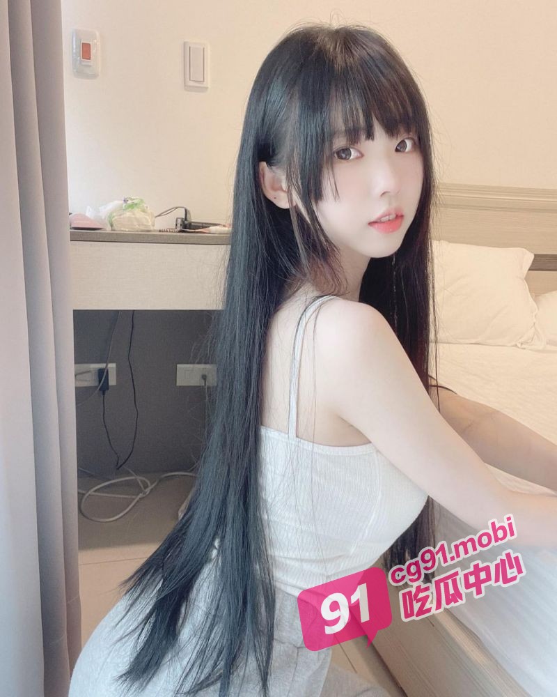 女儿被黑人强奸 绿帽父亲却暗自欣赏 任由黑屌冲击小穴！