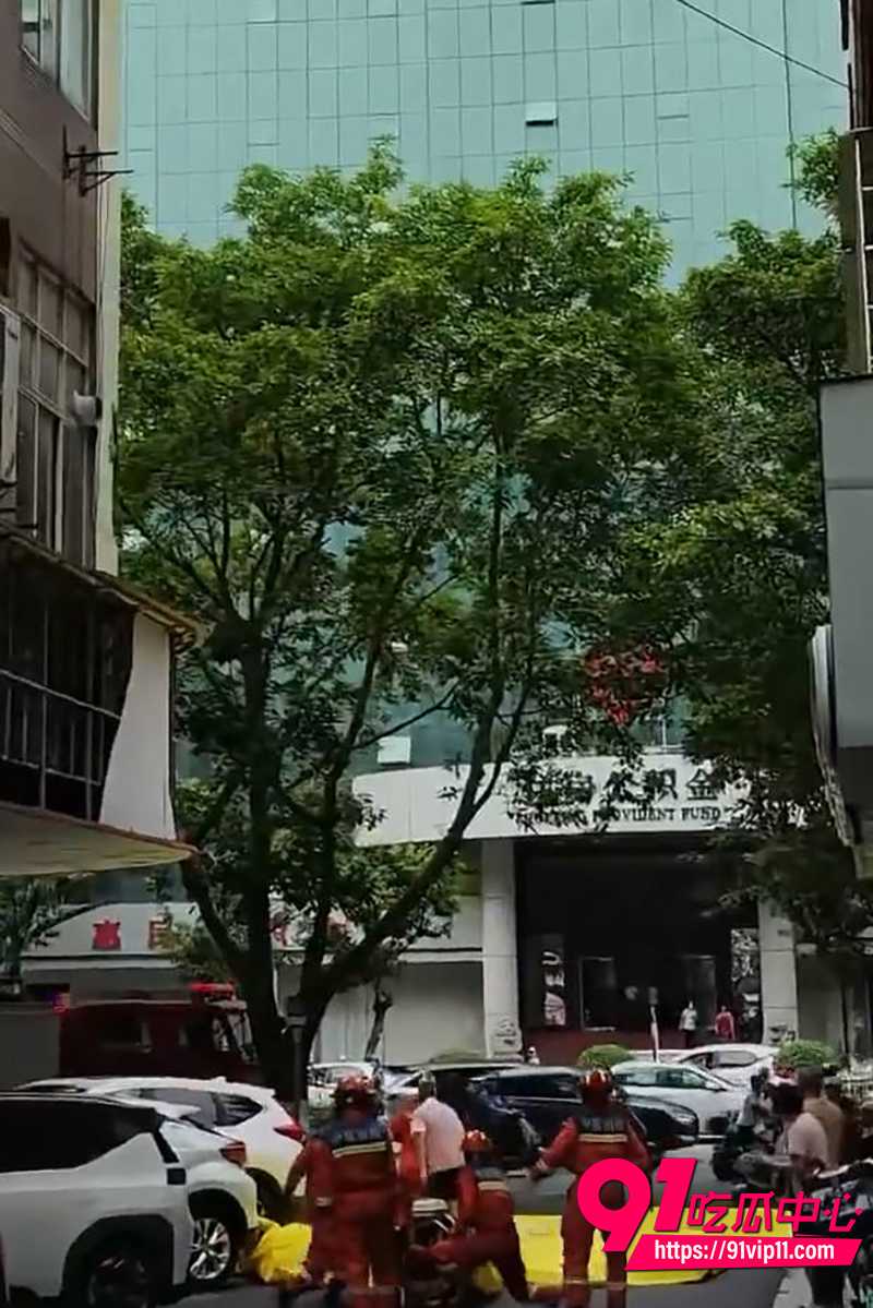 广东茂名女子跳楼 5 广东茂名女子跳楼 5