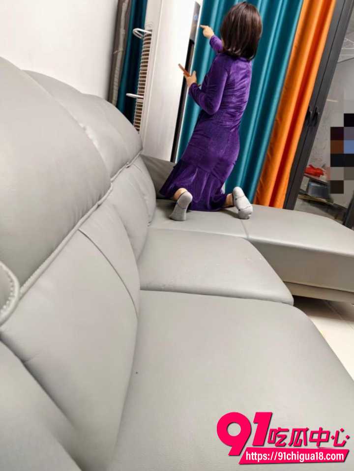 儿子偷拍妈妈洗澡后直接床上强上1 儿子偷拍妈妈洗澡后直接床上强上1