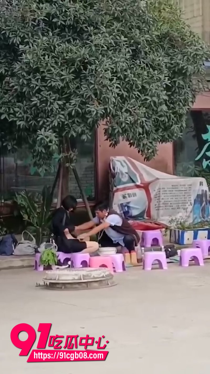 卖假药的把御姐骗的团团转还把逼也摸了奶子也摸了网页素材2 卖假药的把御姐骗的团团转还把逼也摸了奶子也摸了网页素材2