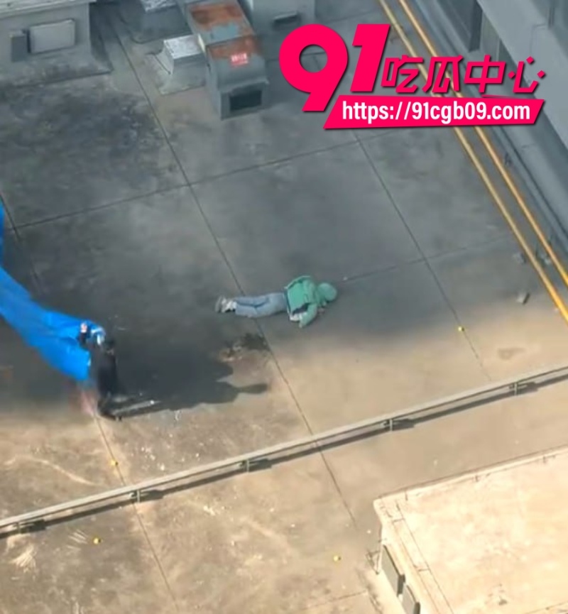 实拍跳楼!河北绿色外套少年高楼一跃坠亡全程7 实拍跳楼!河北绿色外套少年高楼一跃坠亡全程7