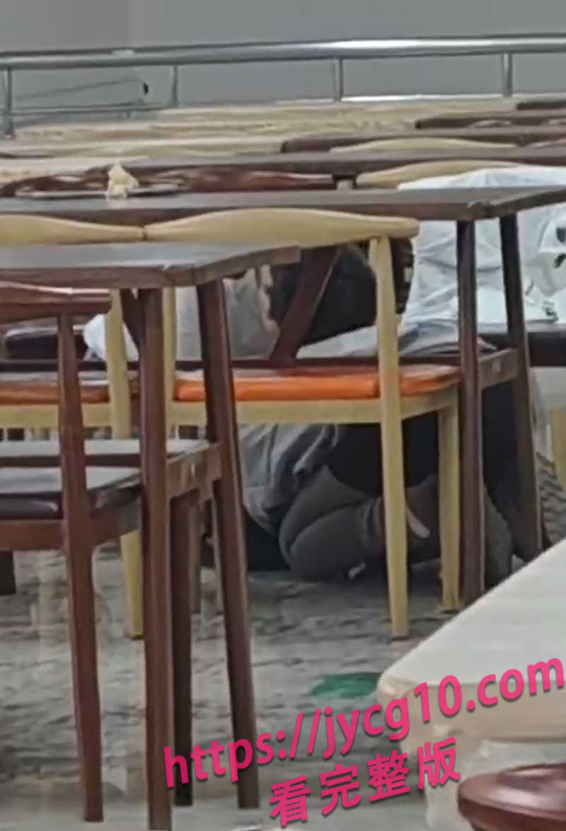 河南工大情侣食堂甜欲失控 亲密画面引爆全校热议 配图4