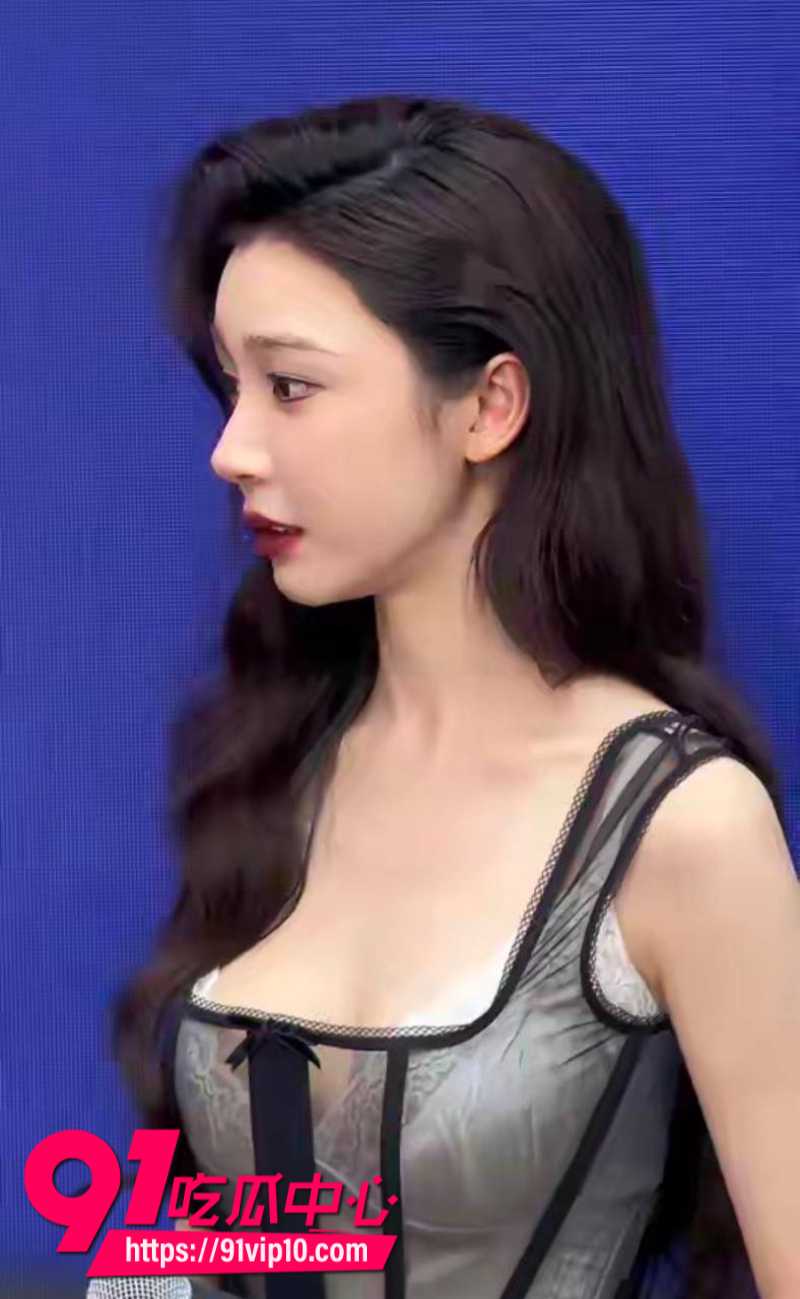 国内男明星胡彦斌和女友易梦玲冲上微博热搜第一从马尔代夫海边激吻到2026年零互动两人疑似分手7 国内男明星胡彦斌和女友易梦玲冲上微博热搜第一从马尔代夫海边激吻到2026年零互动两人疑似分手7