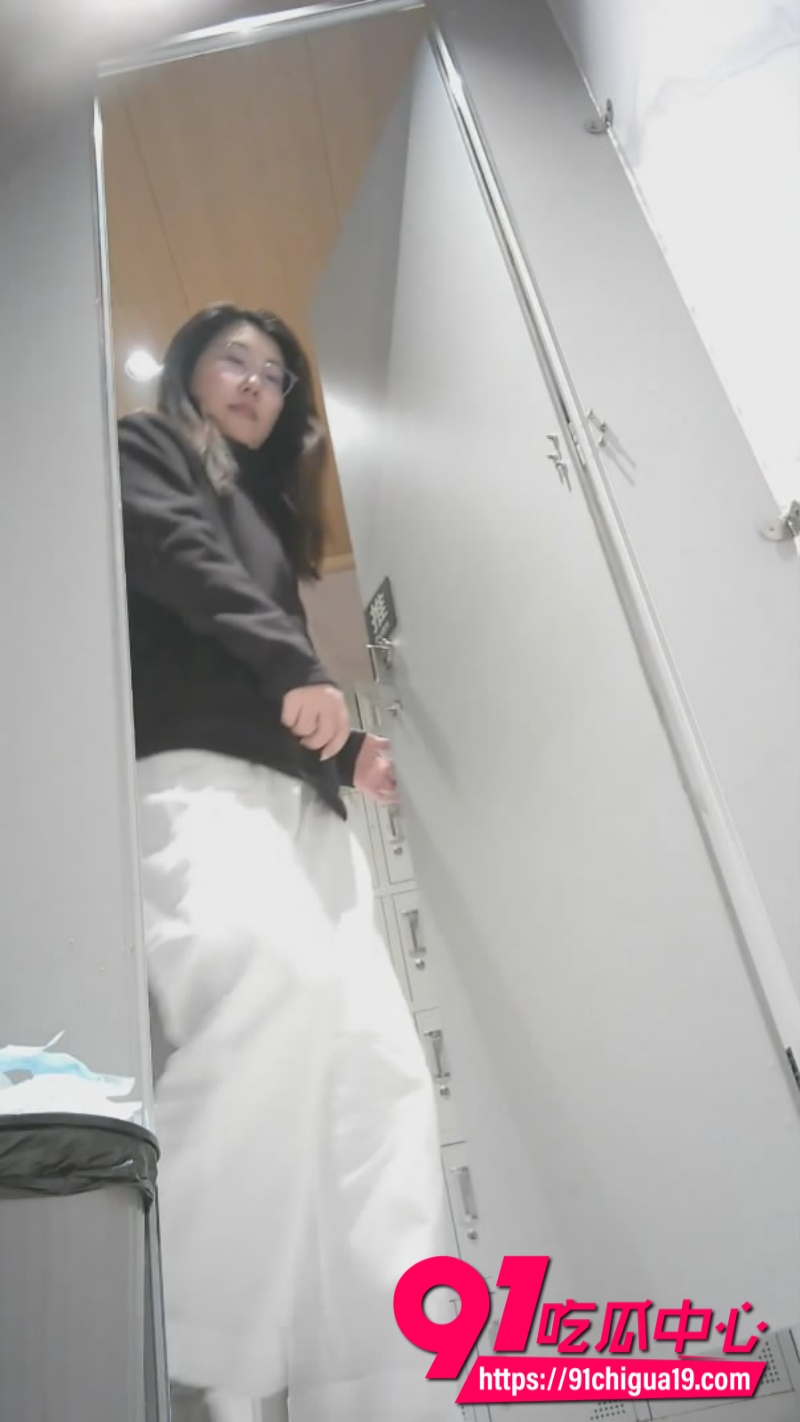 高校女厕后侧偷拍泄密2