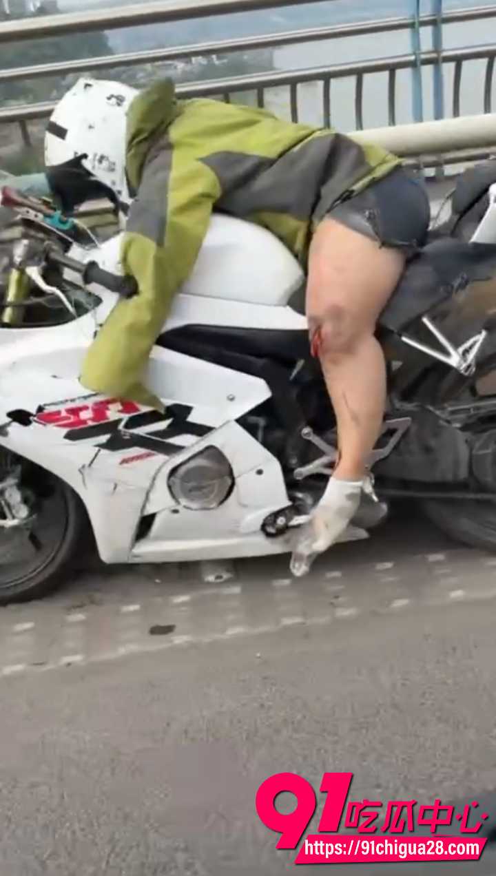 女骑士摩托车高速死亡摇摆1