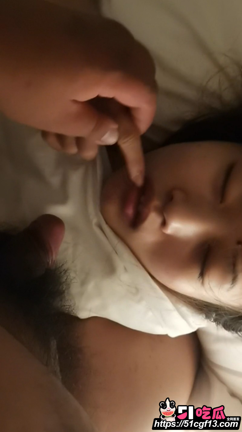 MJ大神胖哥迷玩迷奸孙小妹01 MJ大神胖哥迷玩迷奸孙小妹01