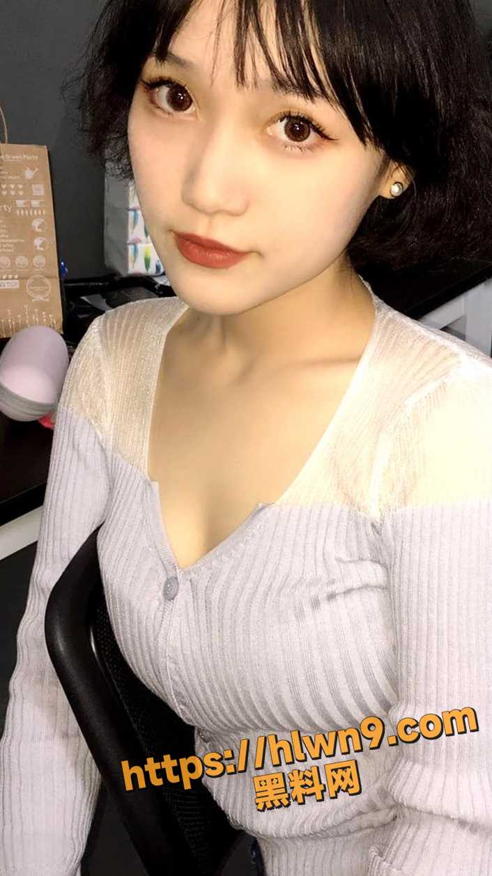 戴不戴眼镜都掩饰不住的美 高冷御姐型学姐榨精学弟 原来学长们口中的女神会这么骚 学姐：要深点吗？