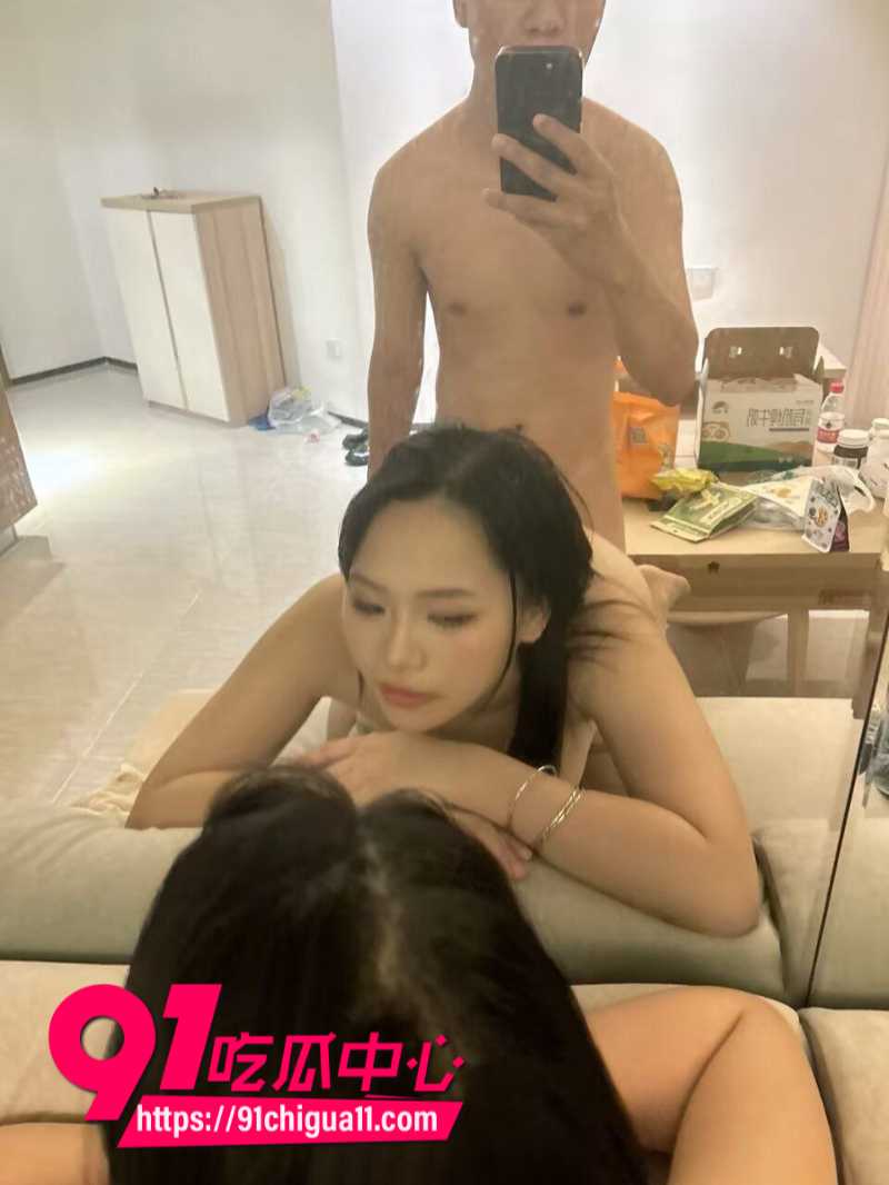 广东珠海高颜值少妇被绿帽老公曝光性爱画面9
