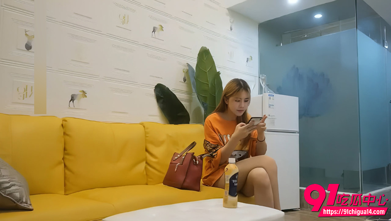 千人斩探花黄发妹 进房直奔主题 后入猛干到妹子腿软浪叫！